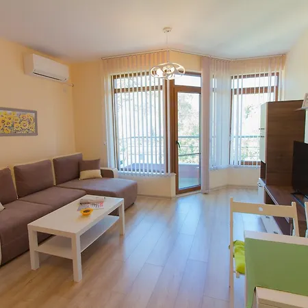 Domus Old Town Apartment