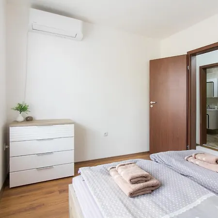 Daire Domus Old Town With Garage *